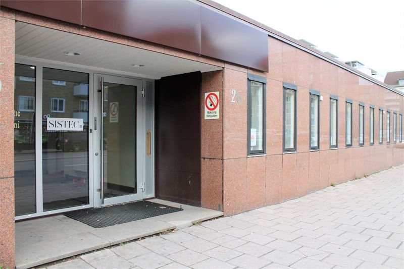 Lättillgänglig fin lokal i markplan, bra strategiskt läge med nära access till Solna Centrum, Essingeleden och kommunika...
