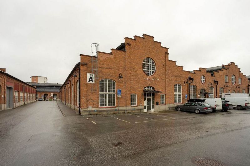 Fint kontor med bra planlösning, en takhöjd om 10m.