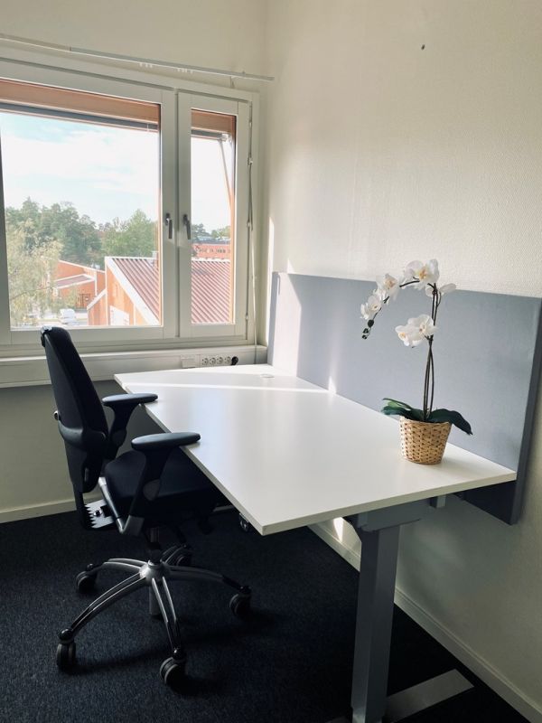 Vi kan erbjuda ett modernt kontorshotell med god kommunikation, flexibla planlösningar samt fräscha Co-Working ytor.