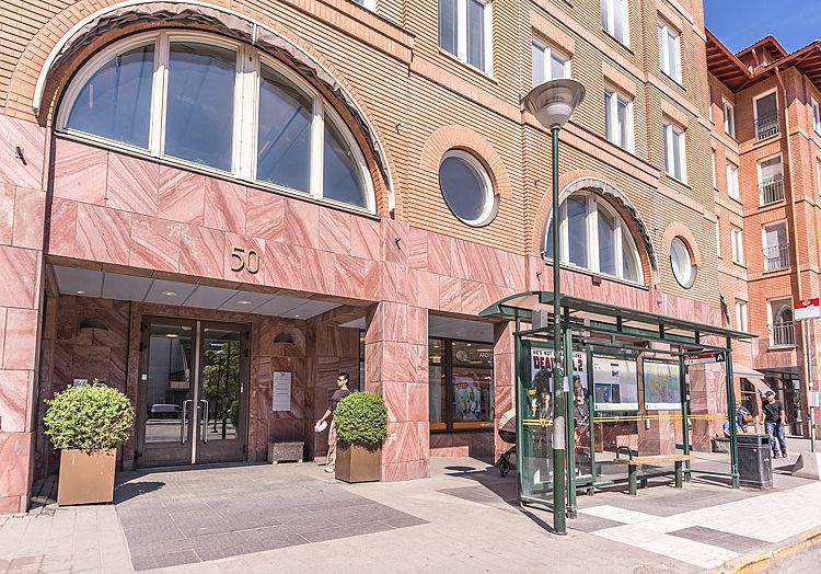 Kontor i utmärkt läge i Alvik centrum med närhet till kommunikationer och service!
