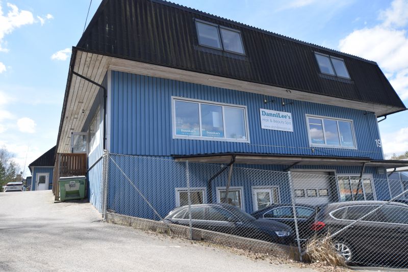Nu bara 109 kvm kvar att hyra i fastigheten nära Tumba Centrum. Lokalerna är fullt utrustade med eget pentry, wc och dus...