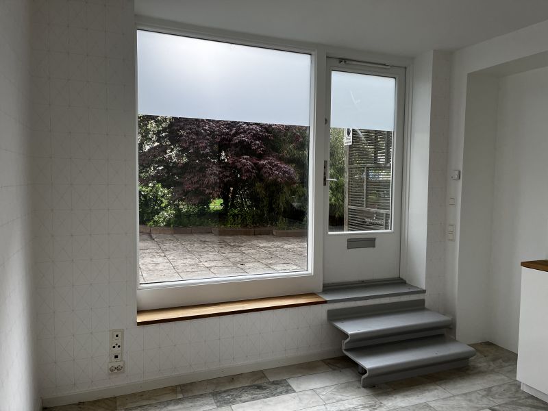 Lokal säljes som bostadsrätt. Perfekt till det lilla företaget som vill investera istället för att betala hyra. ENDAST TILL SALU.