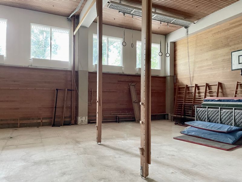 Träningslokal, gym, sporthall med högt i tak att hyra centralt i Sollentuna