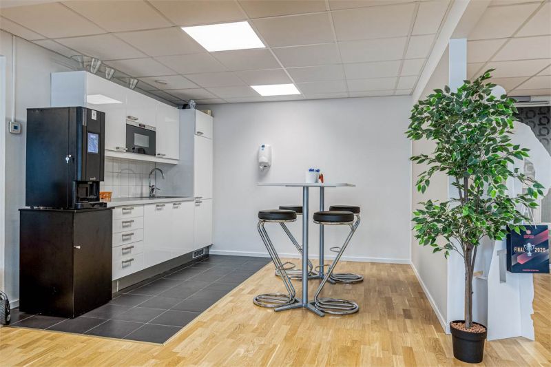 Lokal med blandad planlösning.