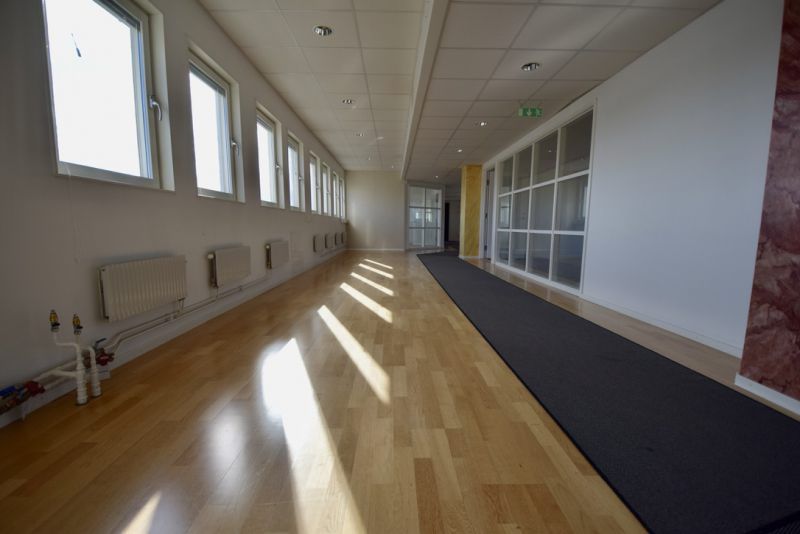 Kontor eller kontor/lager med gott om parkering på Västberga Allé 1.