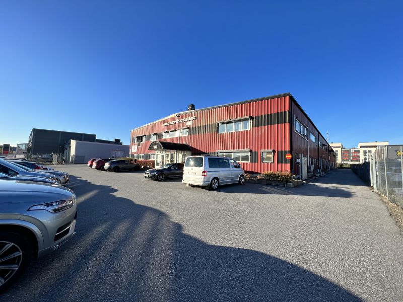 Kontorslokal 1 tr upp för mindre företagaren med två rum samt egen pentry och toa.