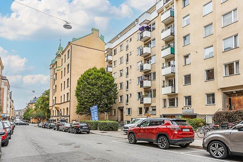 Rumsindelat, attraktivt beläget kontor i lugnt kvarter med närhet till Odenplan med t-bana och pendeltåg och stadens puls. Garage i huset!