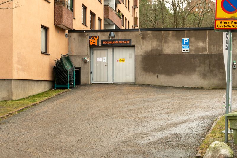 Unik möjlighet att hyra en väl fungerande verkstadslokal för bilservice med upparbetat kundklientel! Det är bara att fly...