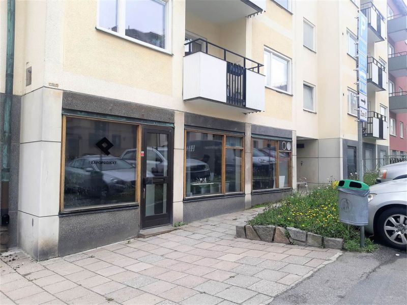 Lokal i trevligt läge med egen ingång! Fint kontor med närhet till Sundbyberg och kommunikationer lokal med flera använd...
