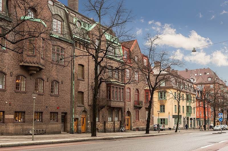 Representativt kontor med gammaldags prägel finns nu att hyra i anrika Lärkstan där några av Stockholms vackraste fastig...