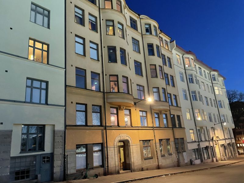 Kontor i vackert hus från förra sekelskiftet med rumsindelad genomgående planlösning och mycket av den ursprungliga kara...