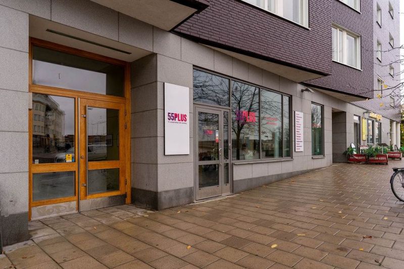 Unikt tillfälle att hyra en fin lokal i markplan med egen ingång .