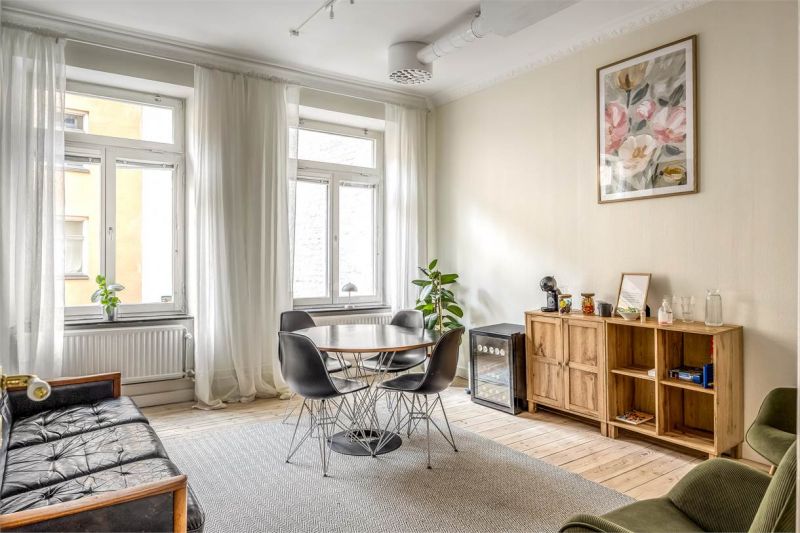 Fridhemsplan-Ett av Stockholms mest levande och service­täta knutpunkter. Oslagbart kommunikativt läge!