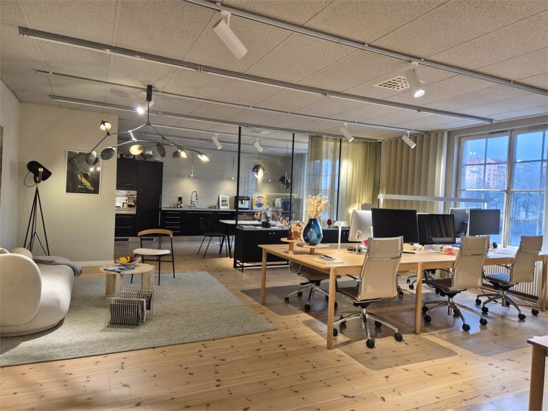 Unik lokal smakfullt renoverat, högt i tak, en kombination av industri, modernt och bevarade detaljer.