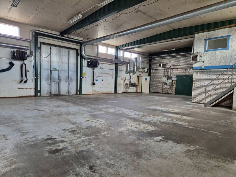 Unik lokal i Bålsta – Redo för produktion, skola eller kontor! Mångsidig lokal för flera användningsområden.