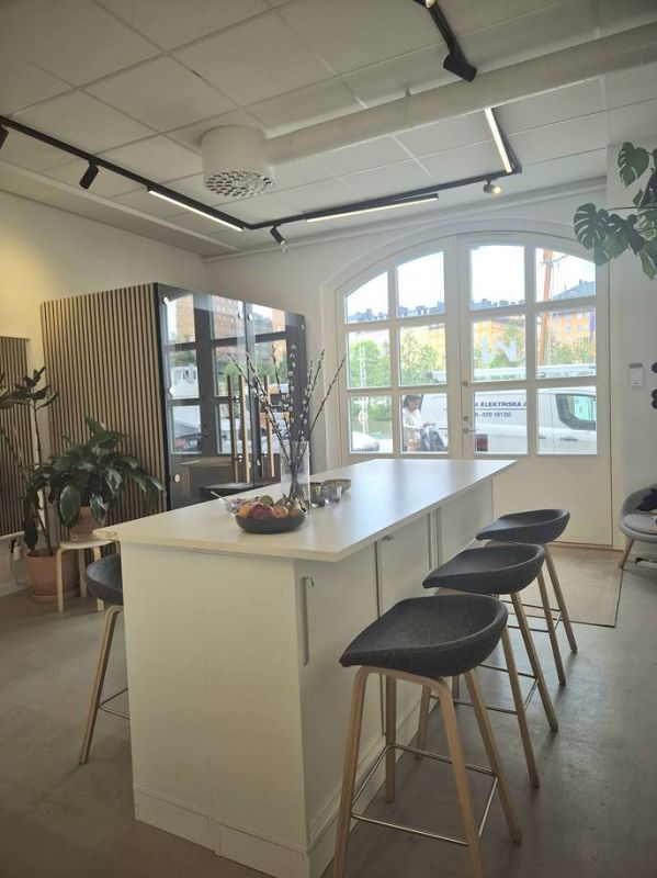 Unik lokal smakfullt renoverat, högt i tak, en kombination av industri, modernt och bevarade detaljer.